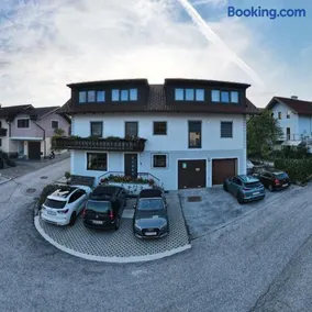 Gästehaus & Vinothek Strasser - Image 1