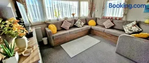 Trieste, 2 Bedroom, 6 Berth Caravan, Seasalter, CW17 - Image 2