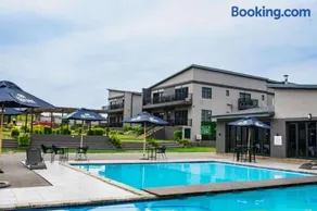 Apex Boutique Hotel - Image 1