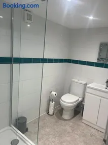 3 bed flat 10 mins to Alton Towers Sleeps 6-8 people - Image 4
