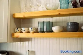 The Tea CottageStylishRain ShowerLocation - Image 3