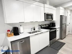 Stylish furnished 2bedroom suite near YYC Airport - Image 4