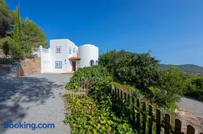 Charming villa with pool, Can Toni Mateu. - Image 3