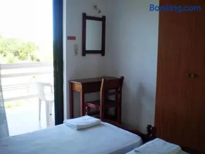 Eleni Studios & Apartments - Image 1