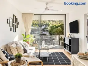 Stunning Mount View Modern Apartment MtGravatt CBD - Image 1