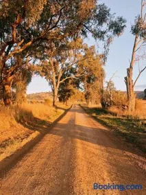 Highland Ten - Luxury Rustic Retreat - Sleeps 10 - Image 2