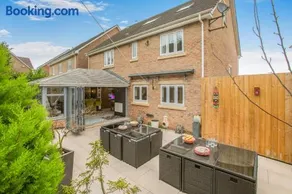 Devon Retreat,Indoor Pool,Hot-Tub,Sauna,Cinema,Gym - Image 5