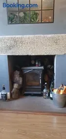 Home in Glusburn with hot tub and three cats - Image 4