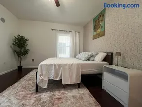 Shalom Rooms Suites - Image 4