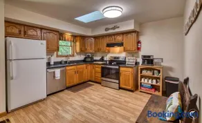 Lawrences Hideaway - Image 1