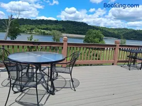 Waterfront Cabin With A View, Large Family Retreat, Pet Friendly - Image 1