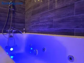 North London 4 bedroom Holiday home, Driveway Parking, BBQ and Indoor Jacuzzi hot tub - Image 5
