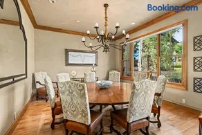 Owl Creek 04, Ski-in, ski-out luxury townhome with private hot tub in Snowmass Village - Image 4