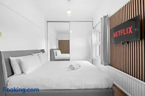 2 Bed Hale Home Free Parking Pet Friendly - Image 3