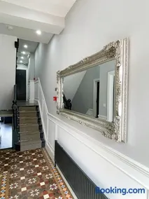 Luxury Guest House in Vibrant London Area - Image 4