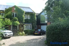 Pear Tree House Studio - Image 1