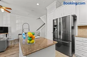 Upscale 3 Bedroom Townhome in M-Streets! - Image 2