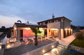 Villa Muskatel KRK -with heated covered pool - Image 4