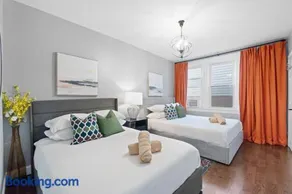 Urban Charm | Near EWR Airport Easy Access to NYC - Image 3