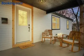 Urban Oasis Cozy Home Near Downtown with Game Room and Firepit - Image 4