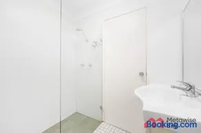 MetaWise BnB Bright 1Bed Loft Near The Star & CBD - Image 4