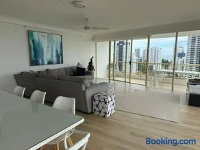 Luxury Family Friendly Large Apartment - Image 2