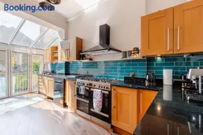 London Town House - Image 2