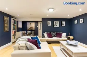 2 double bedroom large modern self contained apartment Free parking - Image 4