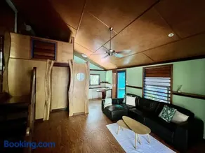 Tropical Cabin Retreat - Image 4