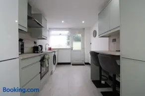 Stylish Stay in East Kilbride, Glasgow. - Image 5