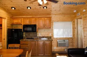 Ponderosa Camping Resort One-Bedroom Cabin 4 - Image 2