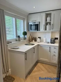 Boutique style self contained annexe with garden - Image 2