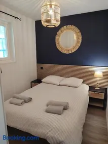 Superbe appartement en face de la plage avec piscine sauna et petite vue mer - Image 3