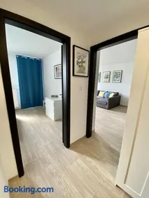 Two-room apartment with garage in the center - Image 2