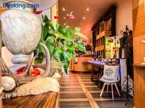 Hotel Moderno Restaurant - Image 5