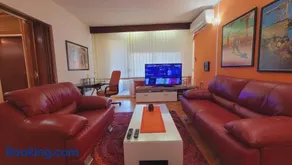 Shangri La Residence free parking or private garage - Image 1