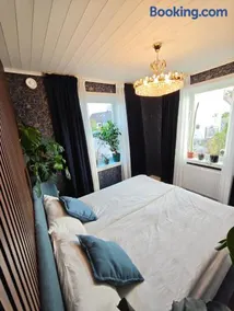 Centralt gästhus i Sala med kök, trädgård & Wi-Fi - Image 2