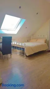 studio with ensuite - Image 1