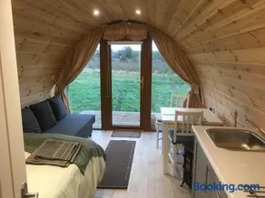 Orchard Luxe Glamping Pod - Image 4
