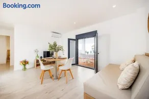 White suites - Image 5