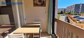 Studio with Balcony Pool & Parking - Image 2