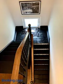 Chic Townhouse near Tunnels Beaches Ilfracombe - Image 2