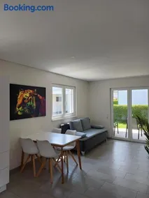 CROWN LIVING Design Apartment Altach - Ideal für Feriengäste und Geschäftsreisende, kostenloser Parkplatz, WLAN, Küche, Self Check-in - Image 4