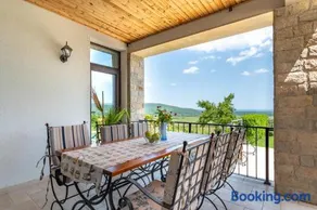 Villa Poemia- private villa with 4BD, pool and stunning sea view - Image 3