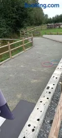 Espace au calme au bord d'un plan d'eau - Image 2