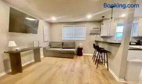 Joslyn 12-Newly remodeled 1 BDRM - Image 1