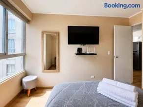 Bright 1-Bedroom Apartment with View - Image 2
