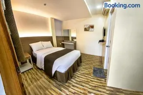 D&M Travellers Inn - Image 2