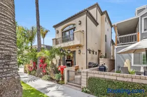 Beach Retreat- Walk to Beach, BBQ, Oceanview Rooftop & Firepit - Image 2