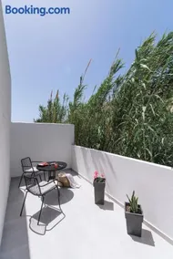Utopia Luxury Apartment - Image 3